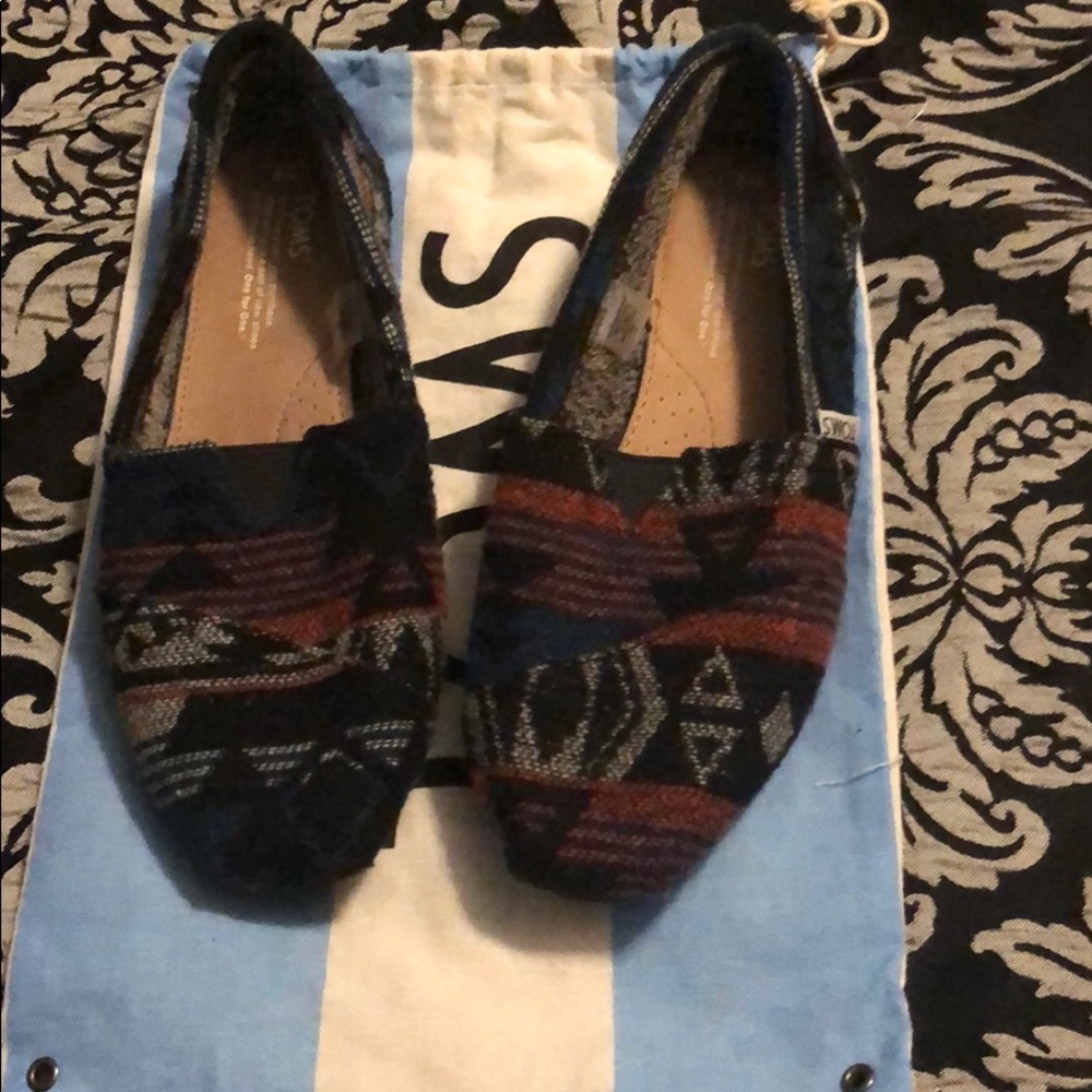 Toms Shoes